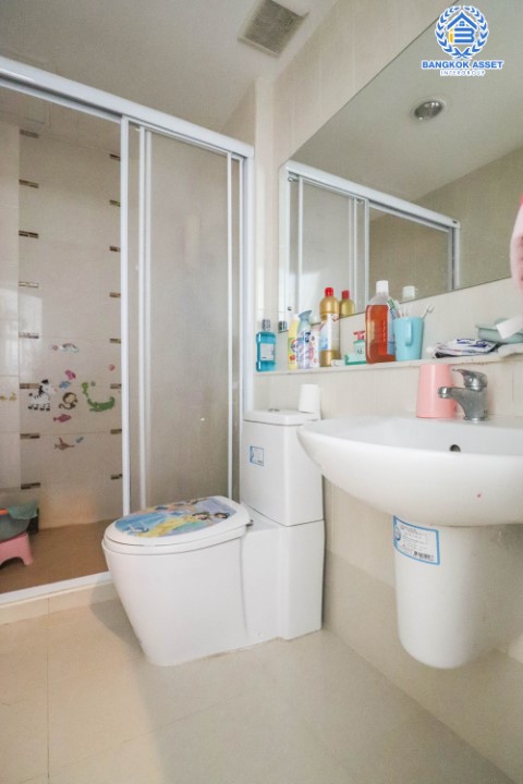 *****ทาวน์โฮมมือสองย่านกรุงเทพมหานคร ม.บ้านกลางเมือง เออบาเนียน ลาดพร้าว71 คุณภาพระดับ AP เนื้อที่ 19.4 ตร.ว. ฟังก์ชัน 3 ห้องนอน 3 ห้องน้ำ 2 ที่จอดรถ บ้านสภาพดี บนทำเลเดินทางสะดวกสุดๆ ใกล้รถไฟฟ้าสายสีน้ำเงิน "สถานีลาดพร้าว" และทางด่วน "รามอินทรา-อาจณรงค์" จองด่วน!